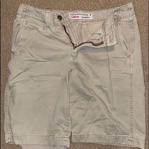 American Eagle Longboard Khaki Shorts. Size 32.